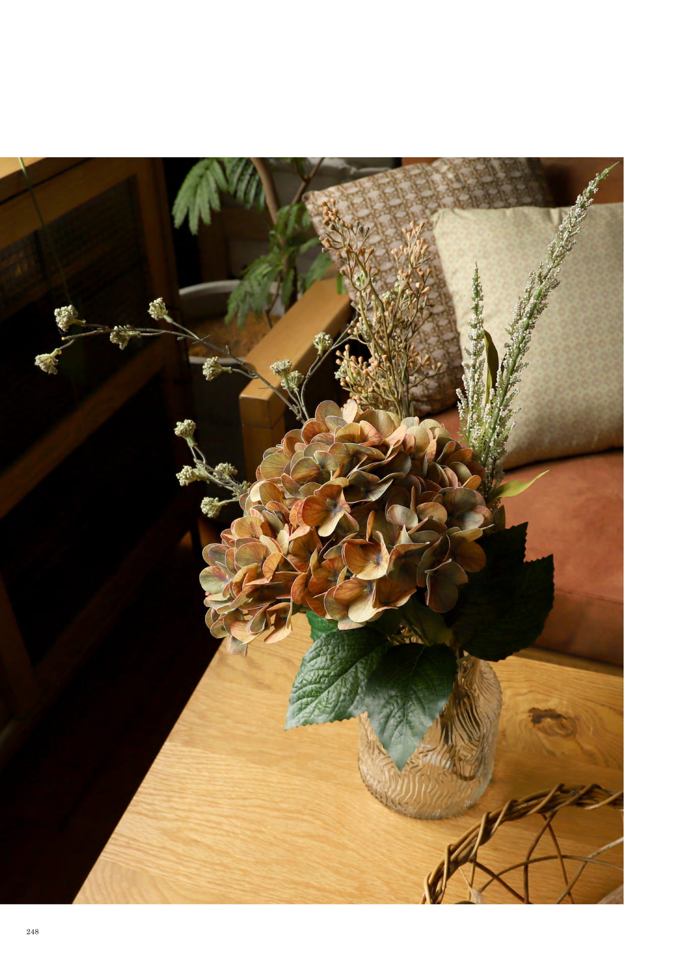 248 | INTERIOR GOODS