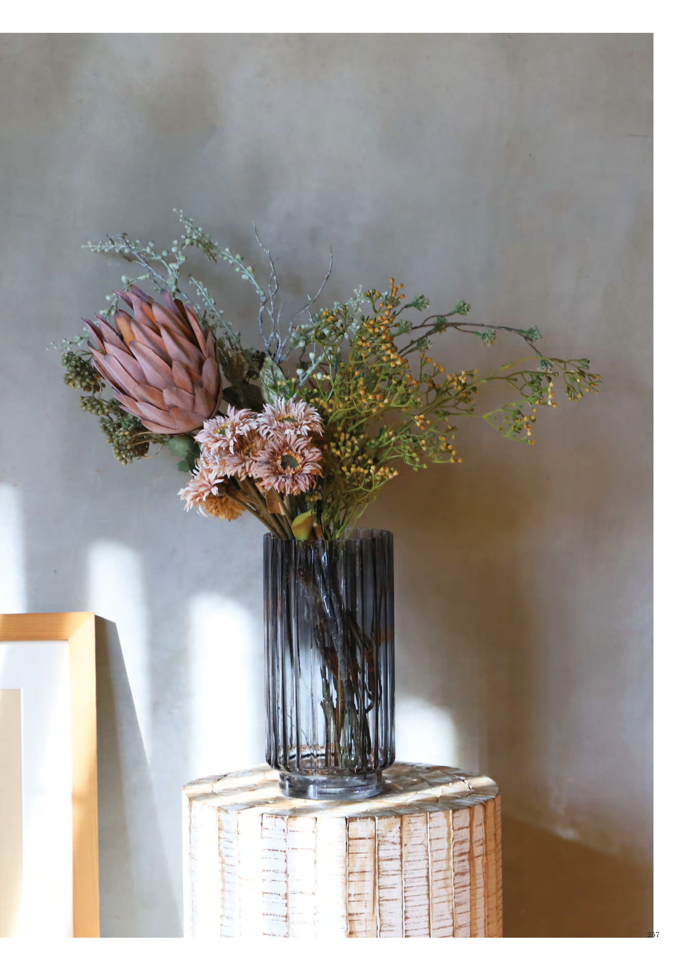 257 | INTERIOR GOODS