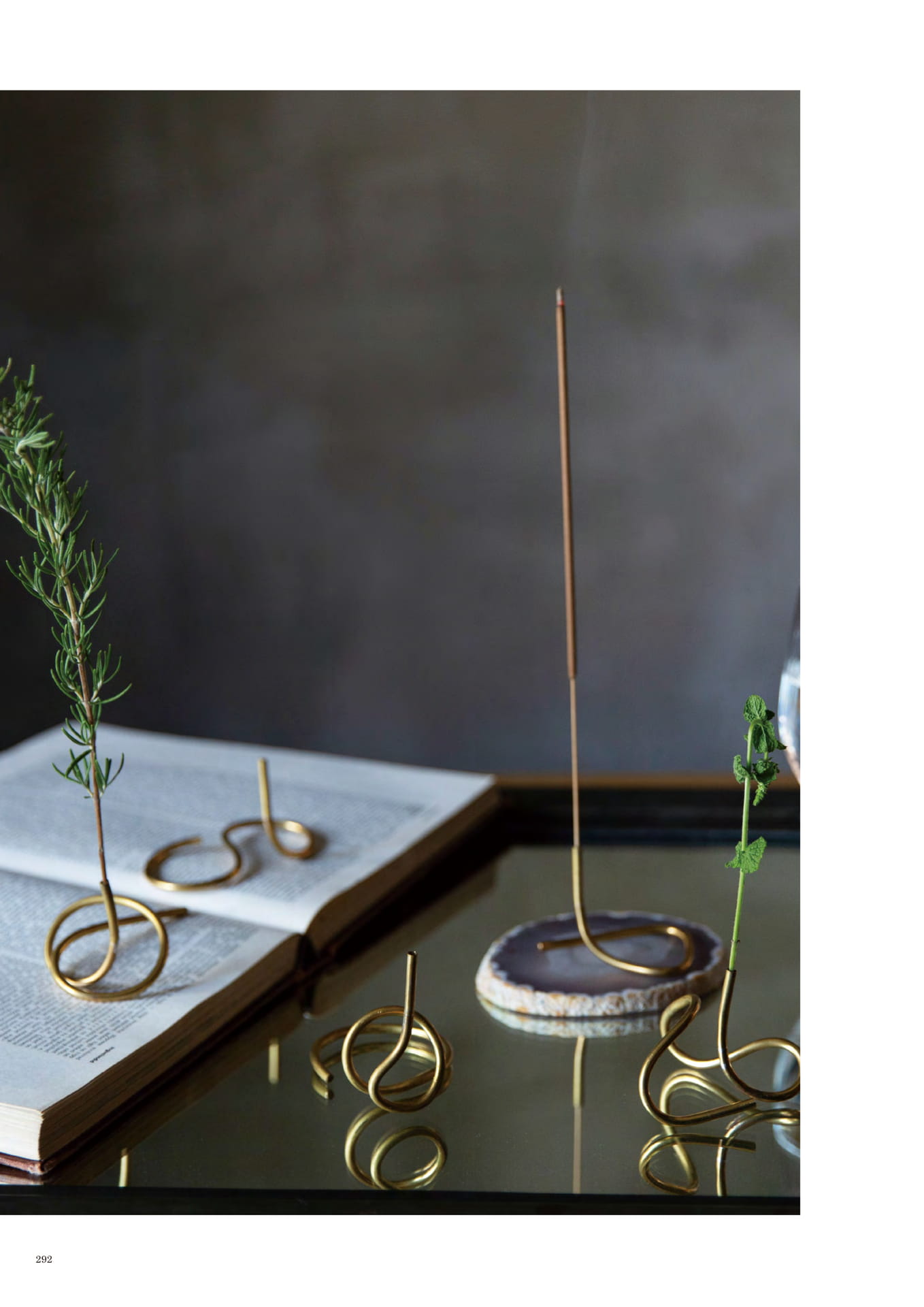 292 | INTERIOR GOODS