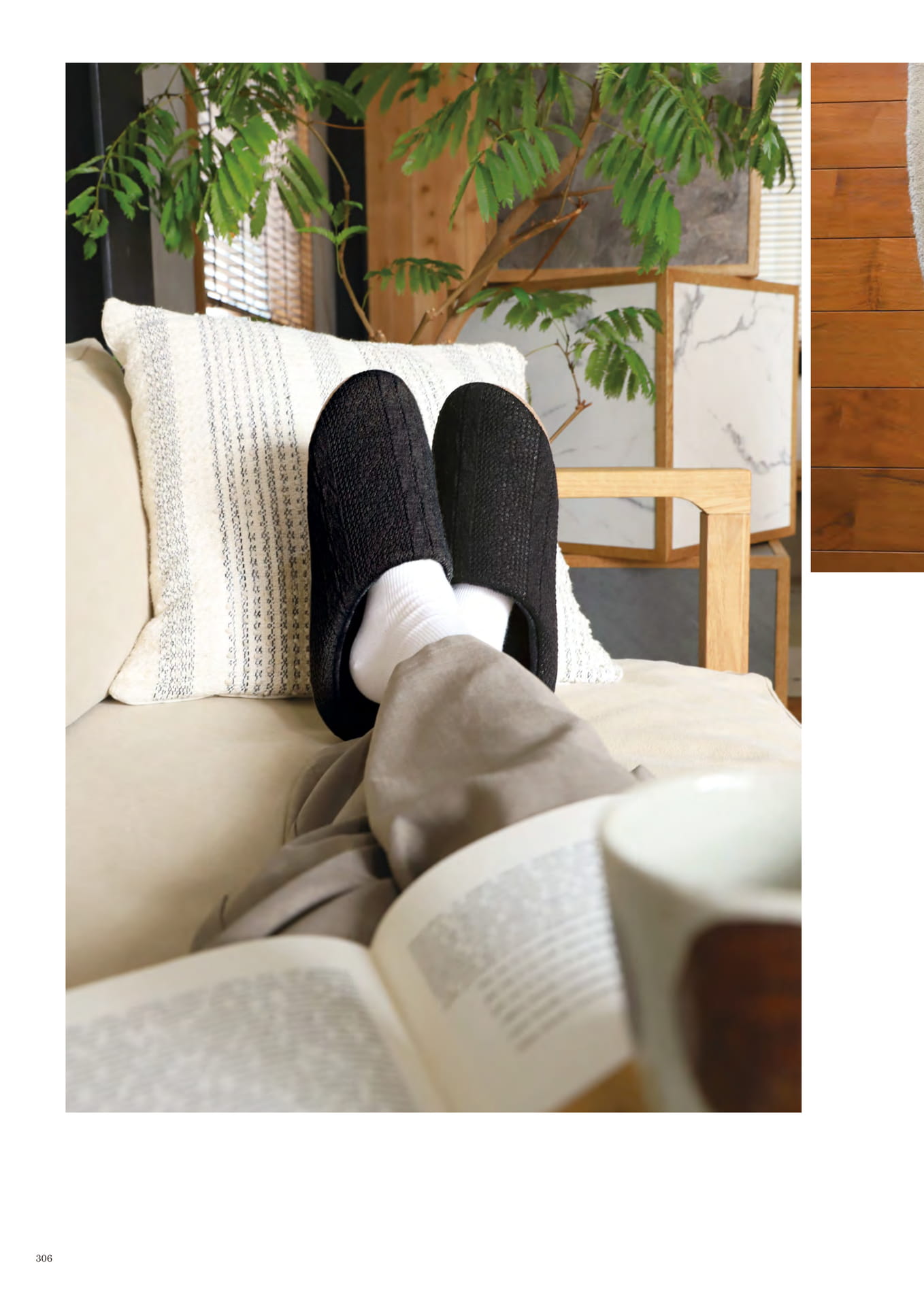 306 | INTERIOR GOODS